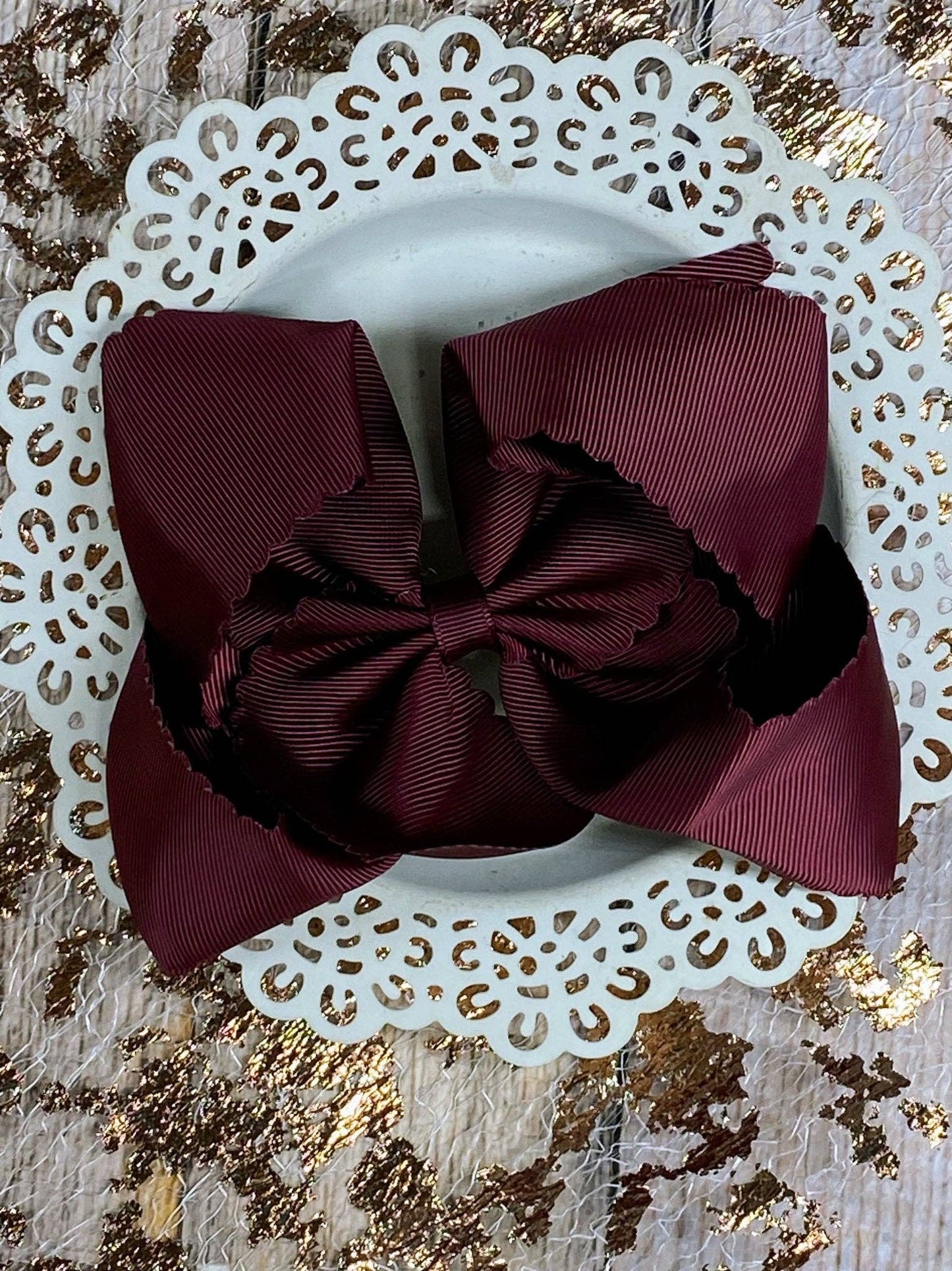 Oversize Scalloped Hair Bow