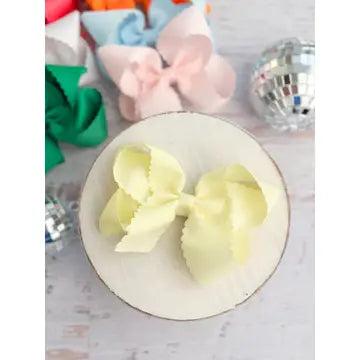 Scalloped Bow