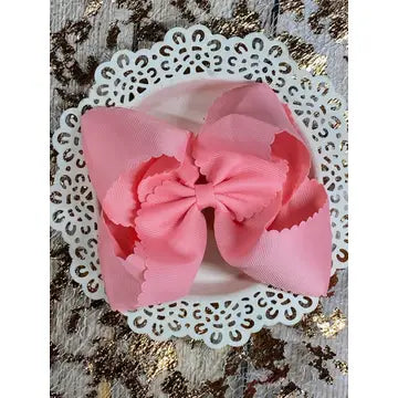 Oversize Scalloped Hair Bow