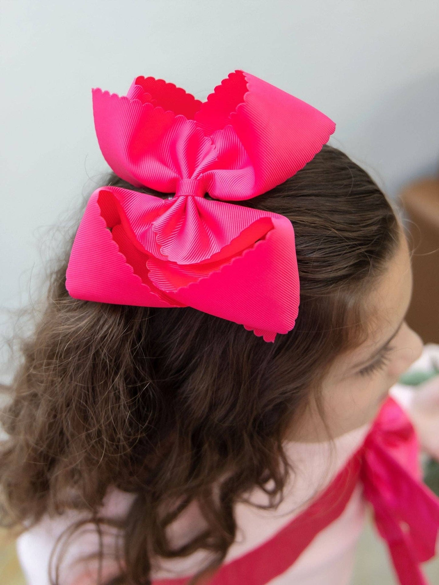 Oversize Scalloped Hair Bow